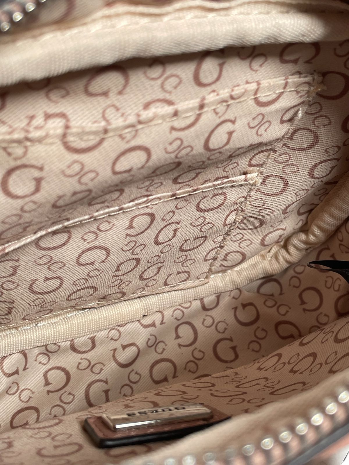 BOLSA GUESS ROSA Y CAFÉ