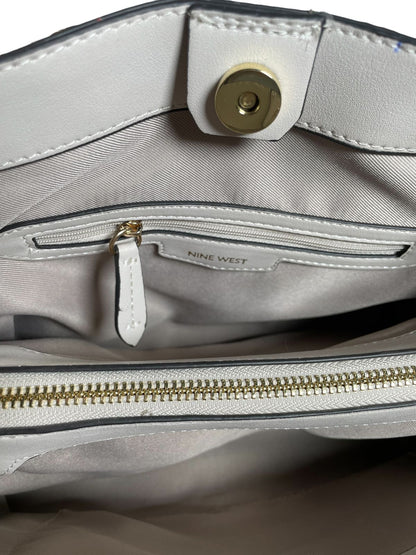 BOLSA DE MANO NINE WEST GRIS Y ASA BLANCA