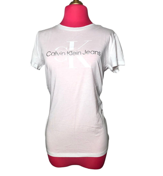 Camiseta Blanca con Estampado CK Plateado y Blanco Calvin Klein - Talla L